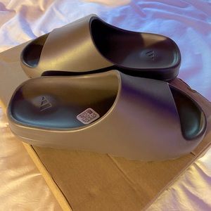 Yeezy Slides Brand new!!!
